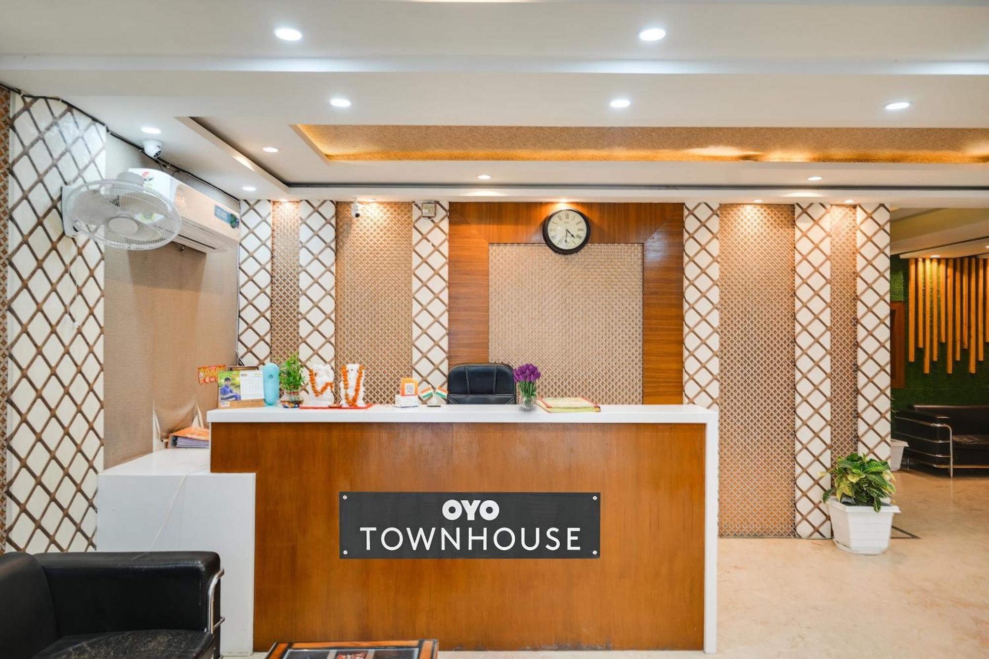 Townhouse Oak Hotel Ar Ganges Premium Varanasi Exterior foto