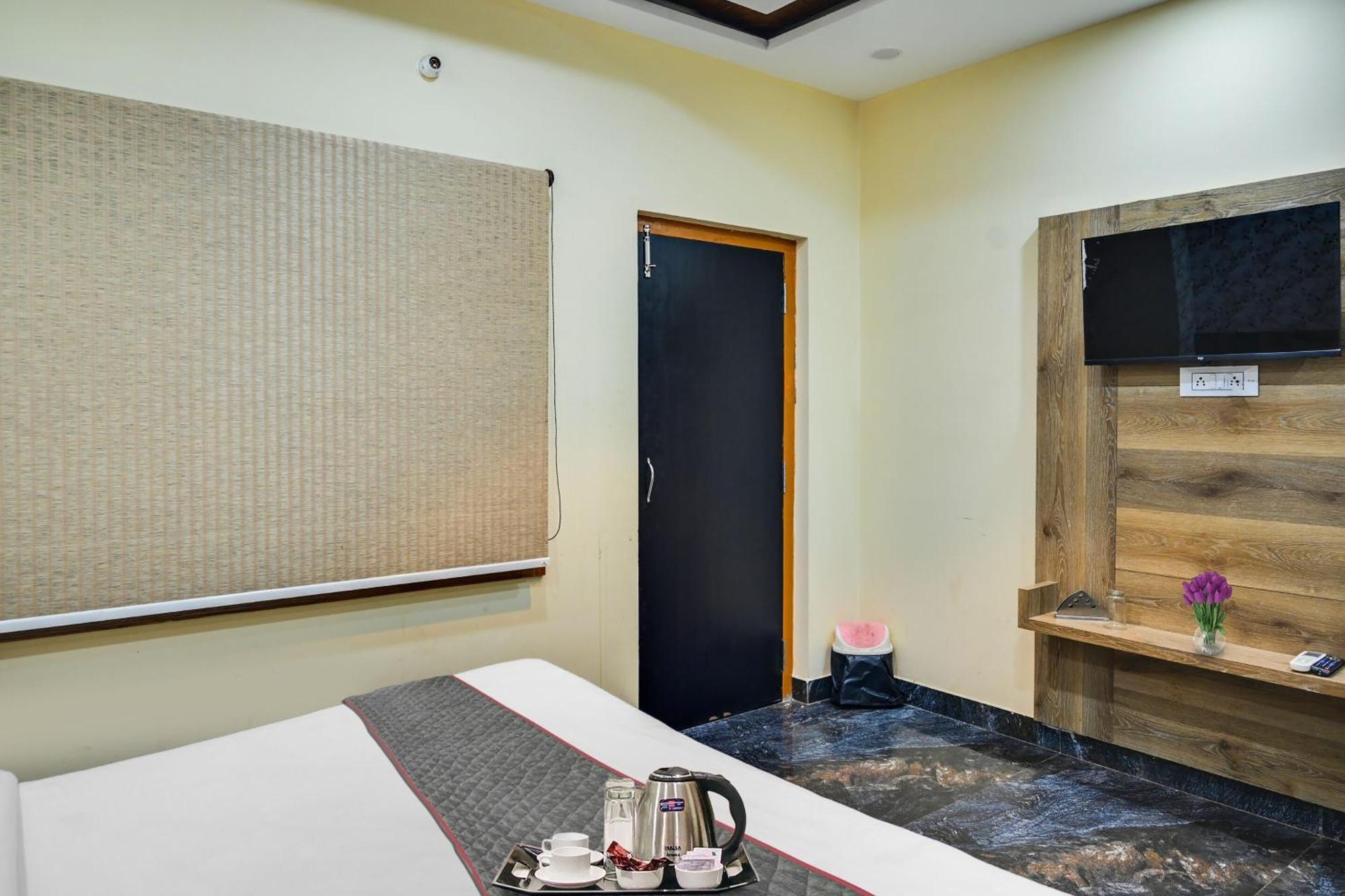 Townhouse Oak Hotel Ar Ganges Premium Varanasi Exterior foto